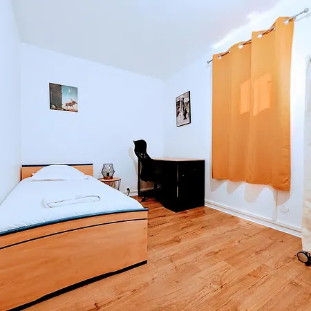 Budget And Spacious With Terrace *