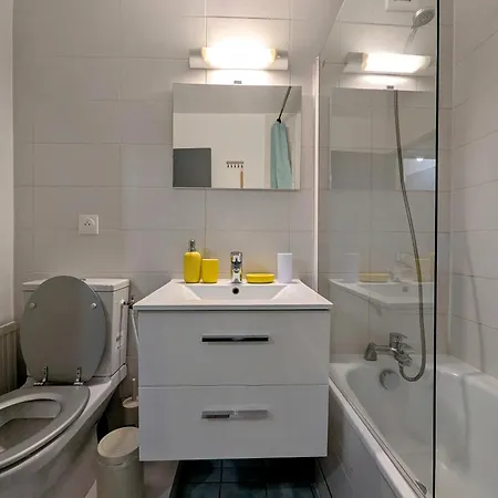 Budget And Spacious With Terrace Apartment *