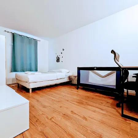 Apartment Budget And Spacious With Terrace *